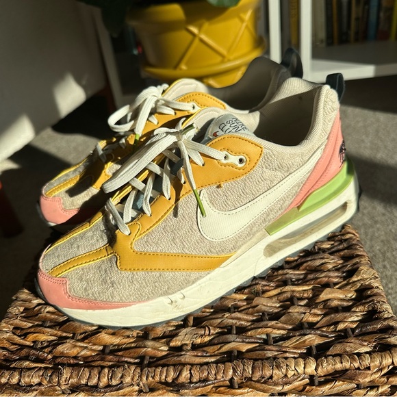 Nike Air Max Dawn SE Sun Club - Picture 10 of 11